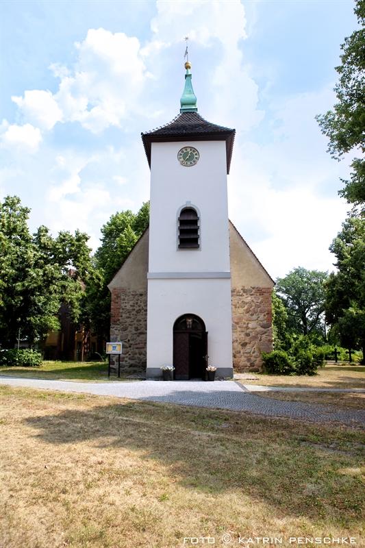 Kirchliche Trauung in der Dorfkirche Alt-Reinickendorf | Hochzeit in Berlin