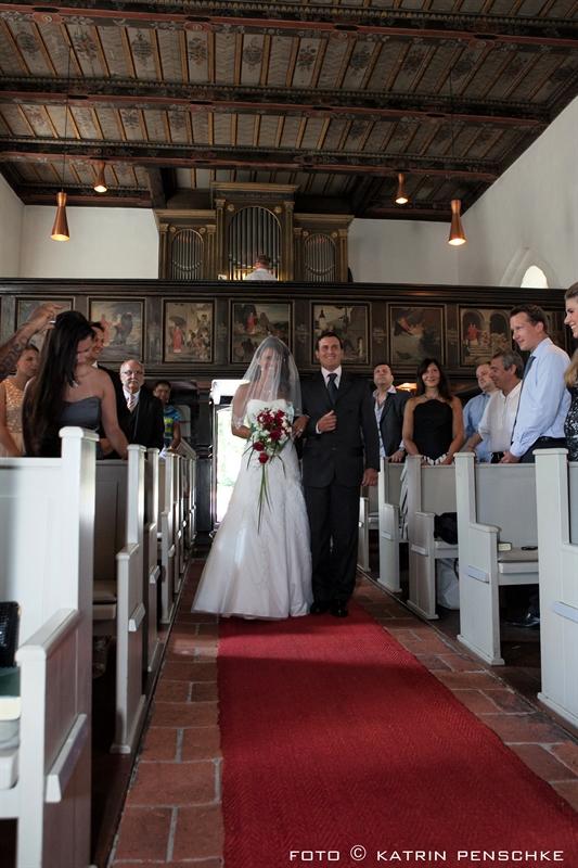 Kirchliche Trauung in der Dorfkirche Alt-Reinickendorf | Hochzeit in Berlin