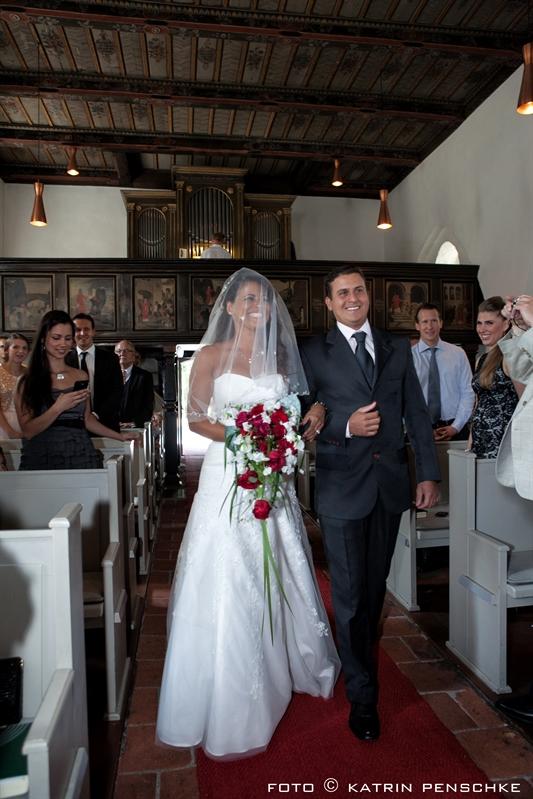 Kirchliche Trauung in der Dorfkirche Alt-Reinickendorf | Hochzeit in Berlin