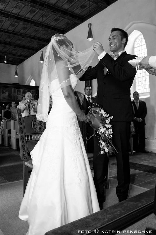 Kirchliche Trauung in der Dorfkirche Alt-Reinickendorf | Hochzeit in Berlin