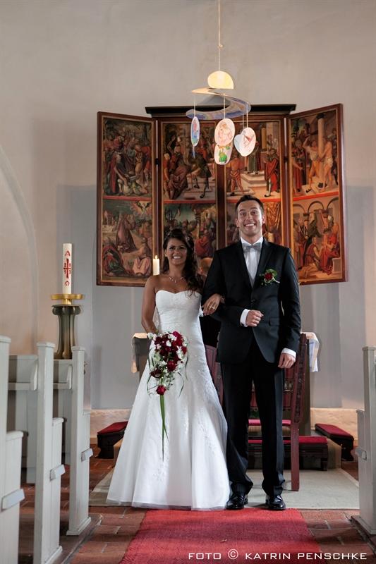 Kirchliche Trauung in der Dorfkirche Alt-Reinickendorf | Hochzeit in Berlin