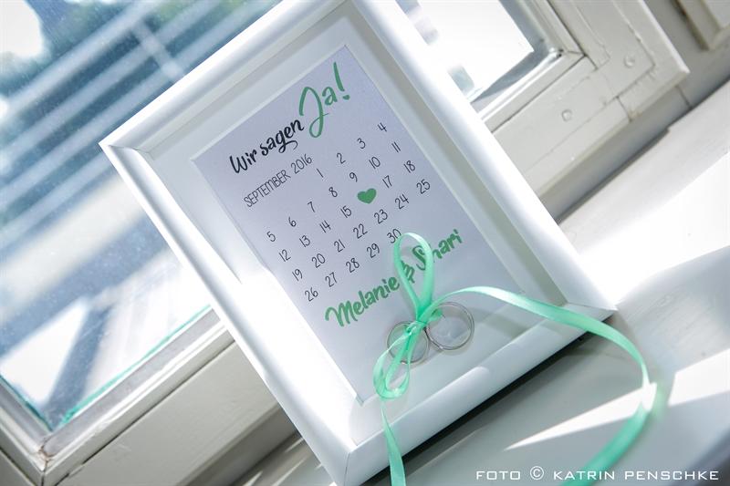 getting ready - Ankleide der Braut | Frauen Hochzeit auf dem Gutshof Britz (Berlin)