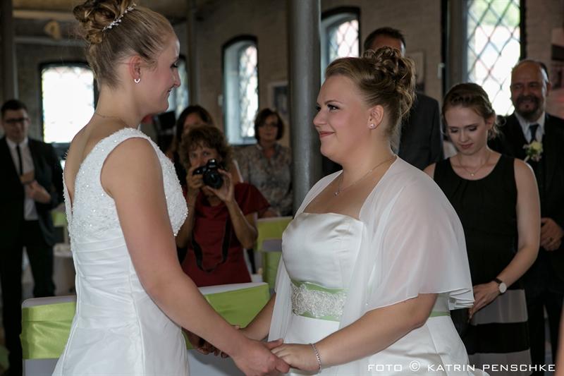 Standesamtliche Trauung | Frauen Hochzeit auf dem Gutshof Britz (Berlin)