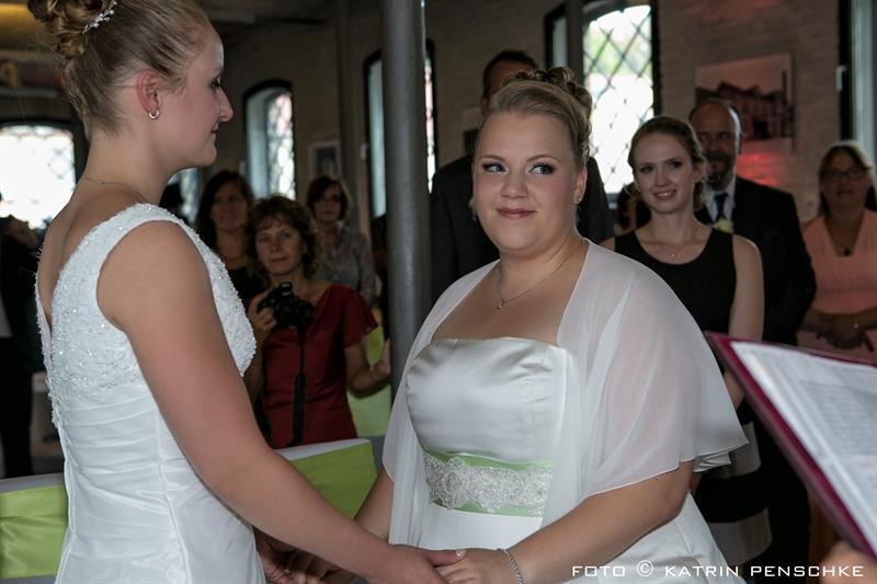 Standesamtliche Trauung | Frauen Hochzeit auf dem Gutshof Britz (Berlin)