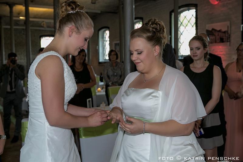 Standesamtliche Trauung | Frauen Hochzeit auf dem Gutshof Britz (Berlin)