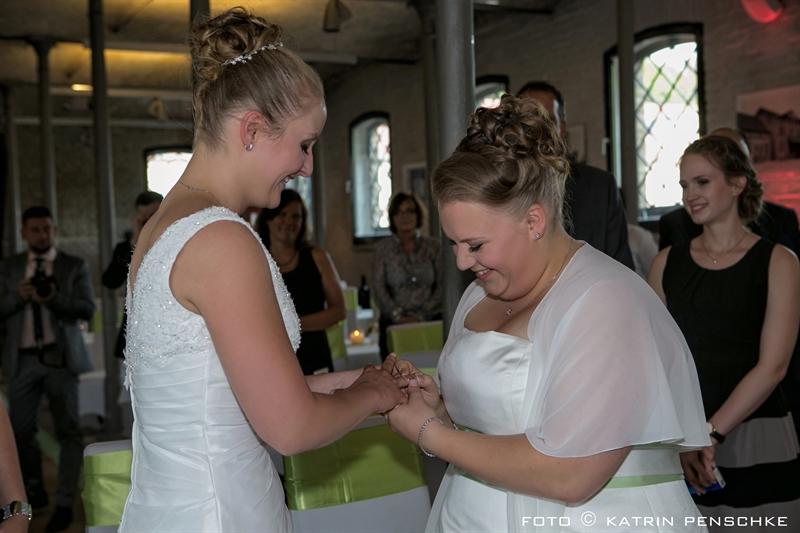 Standesamtliche Trauung | Frauen Hochzeit auf dem Gutshof Britz (Berlin)