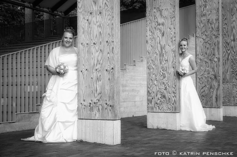 Brautpaarfotos | Frauen Hochzeit auf dem Gutshof Britz (Berlin)