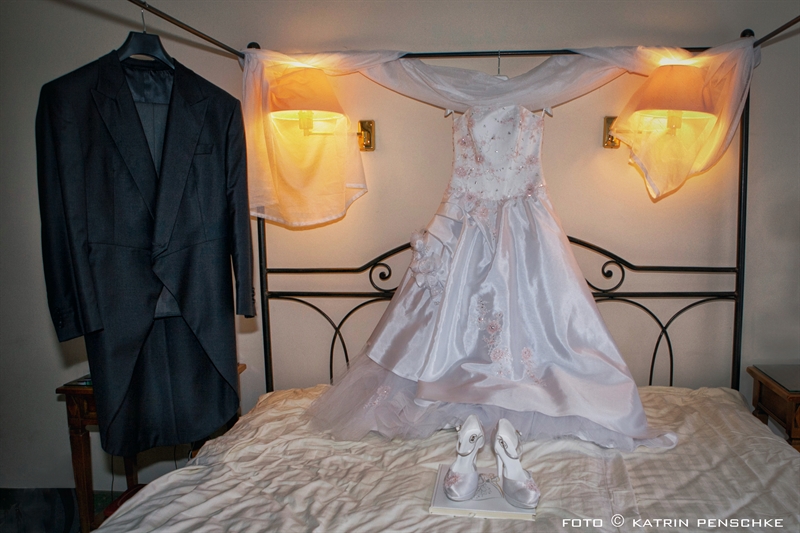 getting ready – Ankleide der Braut | Hochzeit in Kloster Chorin