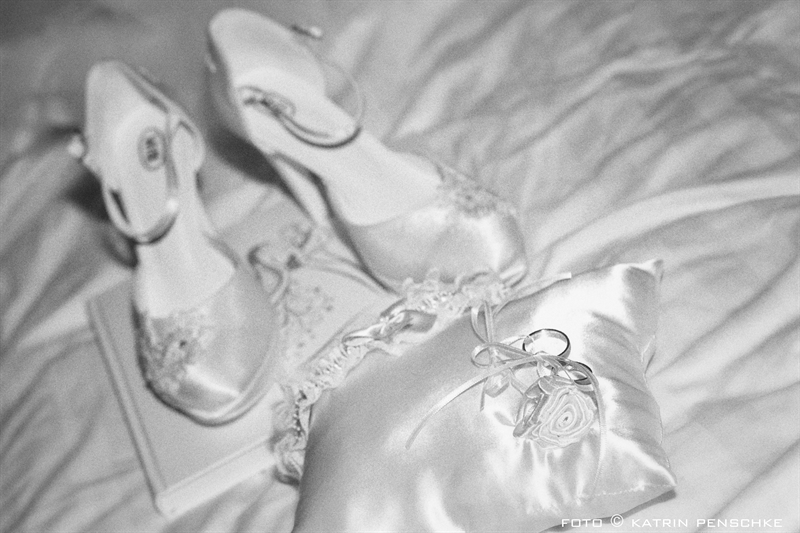 getting ready – Ankleide der Braut | Hochzeit in Kloster Chorin