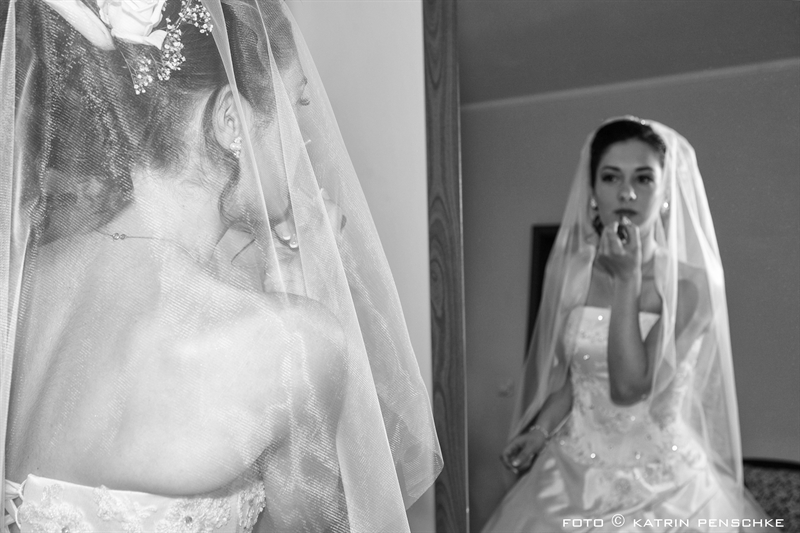 getting ready – Ankleide der Braut | Hochzeit in Kloster Chorin