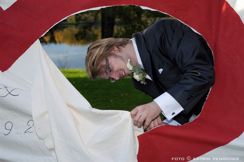 Hochzeitsherz ausschneiden | Hochzeit in Kloster Chorin