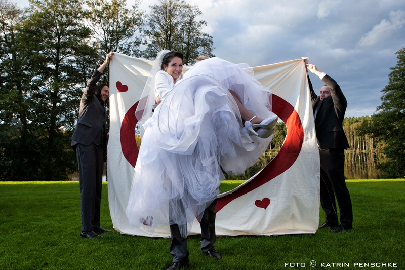 Hochzeitsherz ausschneiden | Hochzeit in Kloster Chorin
